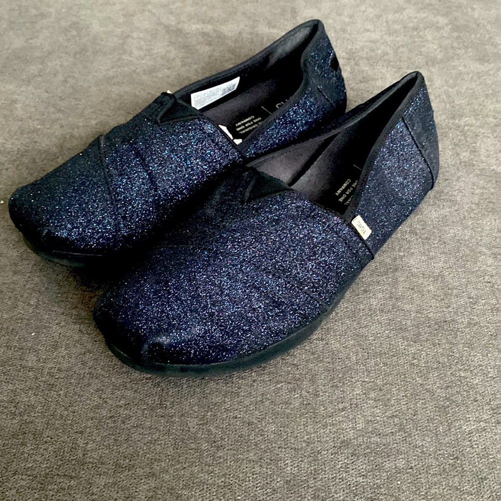 Tom’s blue glitter bombs slip on size 7